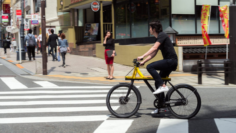 245439-VanMoof Electrified X passing by-86a950-large-1493377636